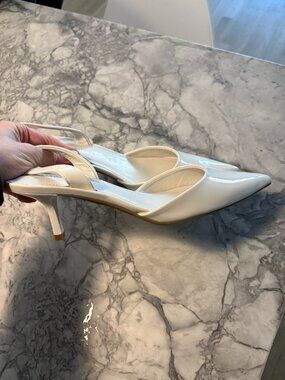 Brand New Marc Fisher White shiny pumps - small heel - slingback